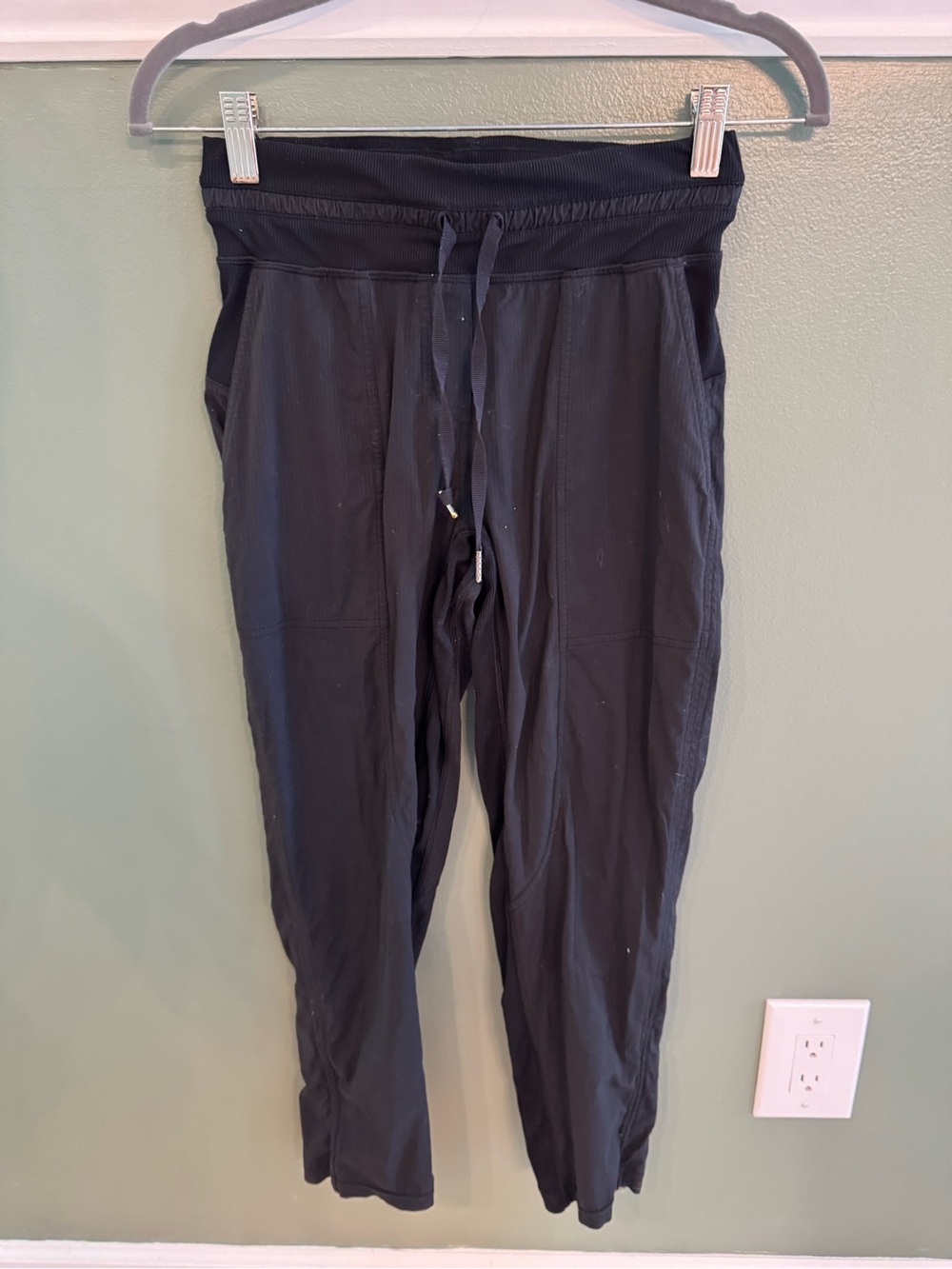 Lululemon black dance studio crop pants (size 2)